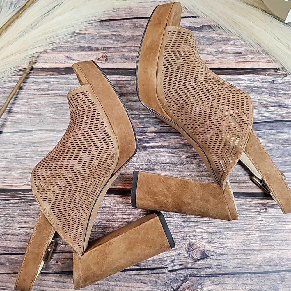NIB VINCE CAMUTO VV-JENSEYA SEED BROWN PEEP-TOE PERFORATED BOOTIE SANDAL - Picture 5 of 12